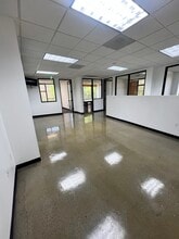 5900 Canoga Ave, Woodland Hills, CA à louer Photo intérieure– Image 2 sur 13