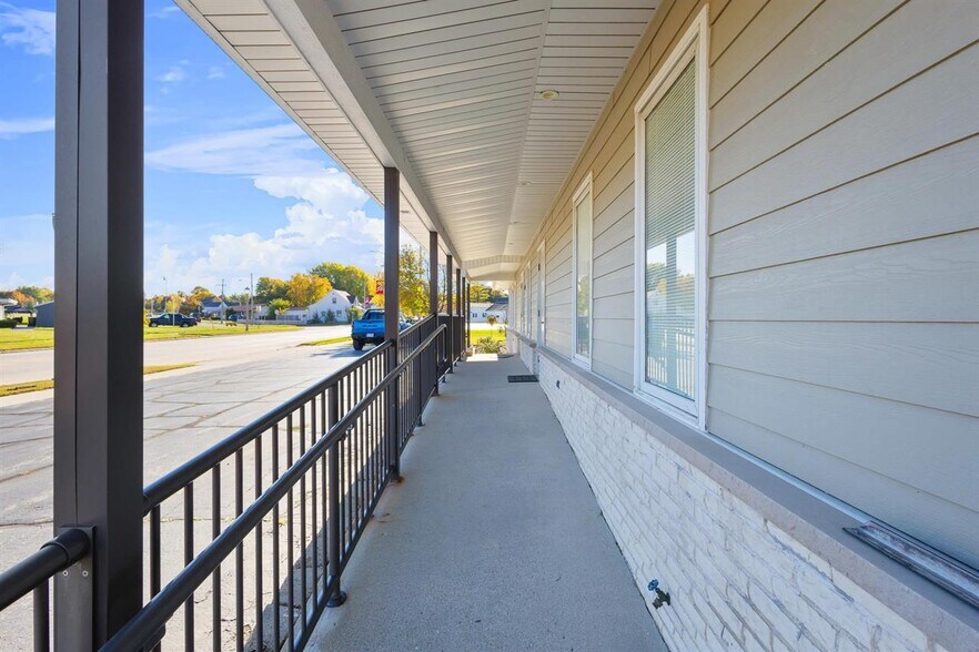 2131 Calumet Dr, New Holstein, WI à vendre - Photo de l’immeuble – Image 3 sur 34