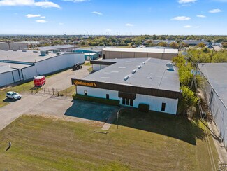 Plus de détails pour 1200 N Commercial Blvd, Arlington, TX - Industriel/Logistique à vendre