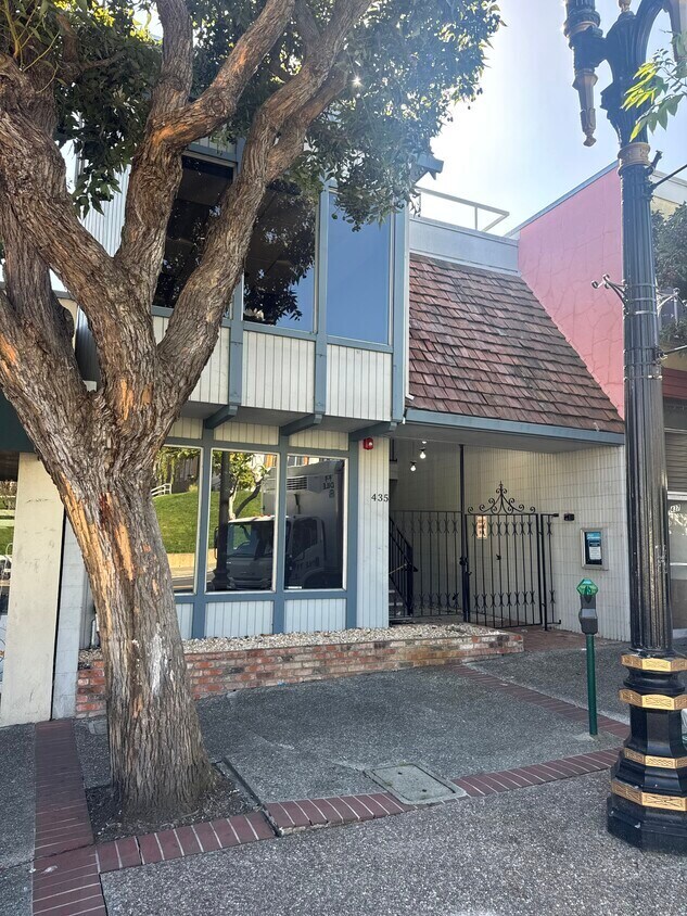 435 Grand Ave, South San Francisco, CA à louer Photo principale– Image 1 sur 36