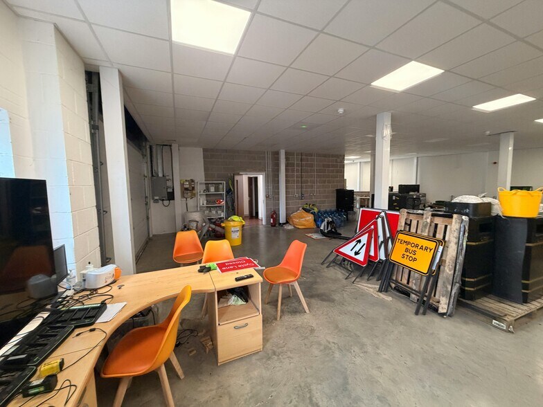 Aston Way, Mannings Heath, Poole à vendre - Photo de l’immeuble – Image 2 sur 8