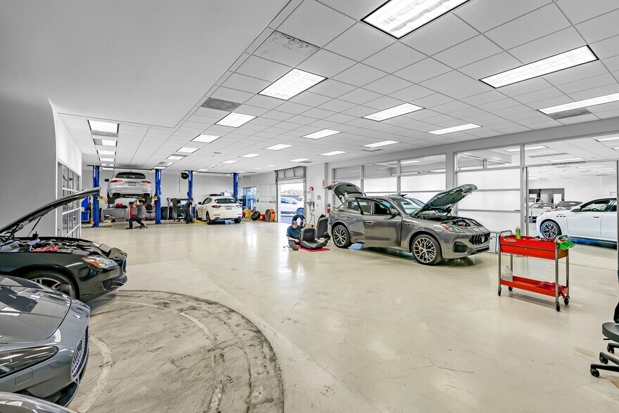 4040 Campus Dr, Newport Beach, CA à vendre - Photo intérieure – Image 3 sur 5