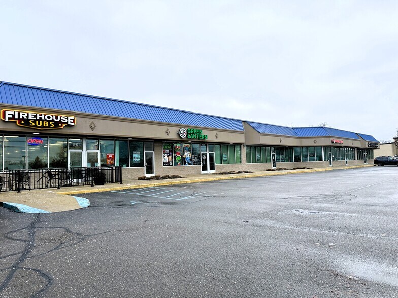 5790-5832 Highland Rd, Waterford, MI à louer - Photo de l’immeuble – Image 3 sur 21