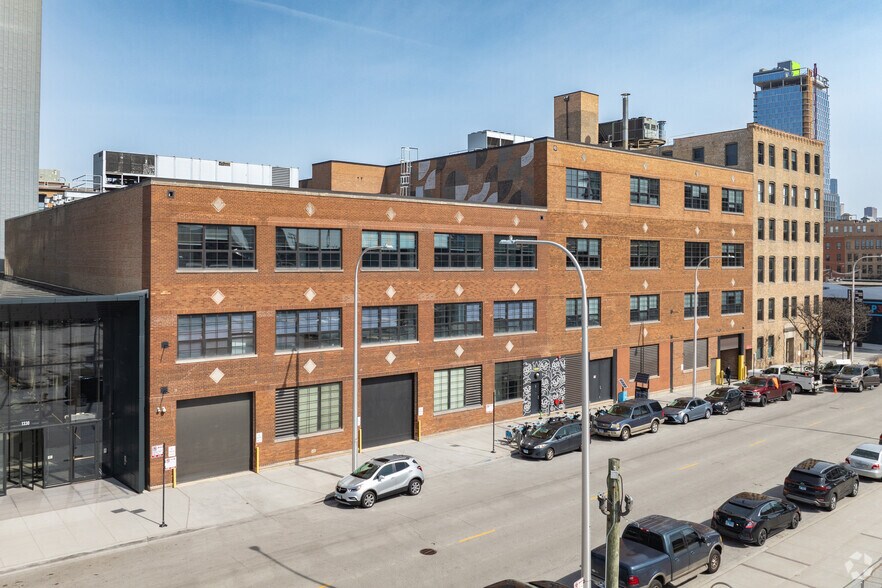 1320 W Fulton St, Chicago, IL à louer - Photo de l’immeuble – Image 1 sur 1