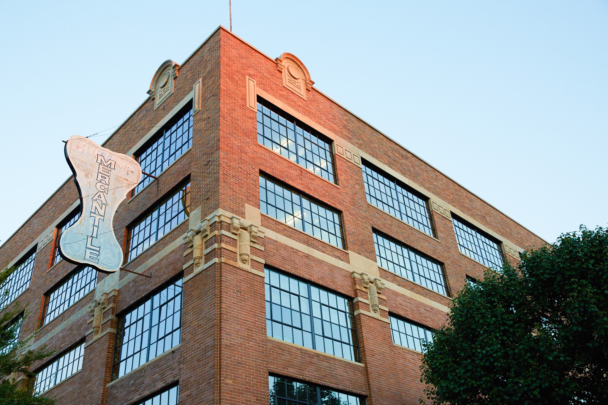 100 E Main St, Oklahoma City, OK à vendre Photo principale– Image 1 sur 6