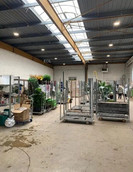 Local d’activités dans Bezons à louer - Photo de l’immeuble – Image 3 sur 5