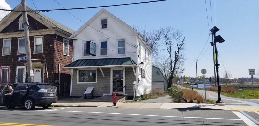 826 Boston St, Lynn, MA à vendre - Photo principale – Image 2 sur 6