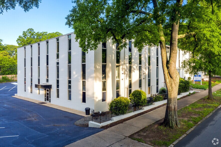 1200 E Morehead St, Charlotte, NC à louer - Photo de l’immeuble – Image 2 sur 6