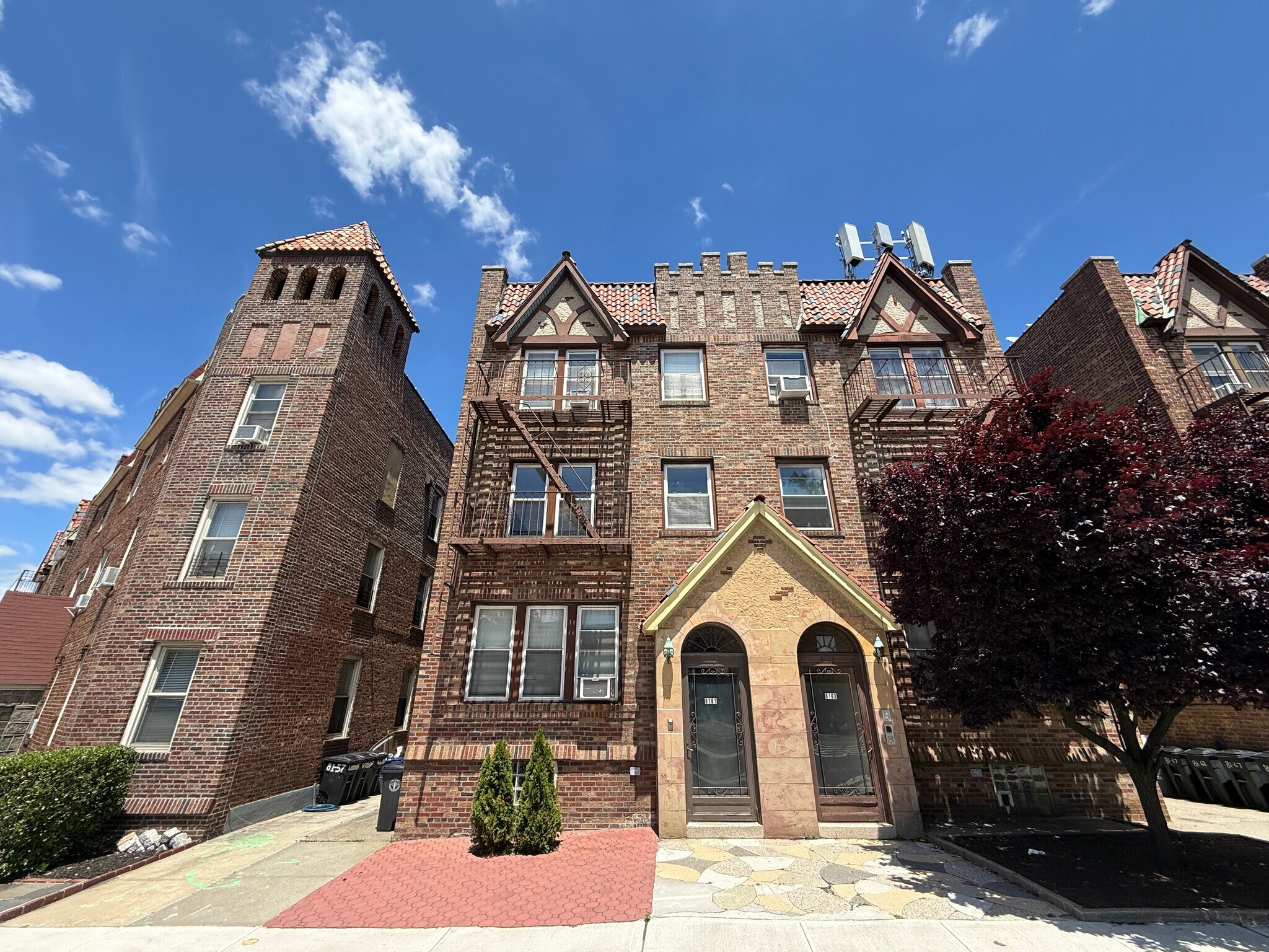 8161 Woodhaven Blvd, Glendale, NY à vendre Photo de l’immeuble– Image 1 sur 26