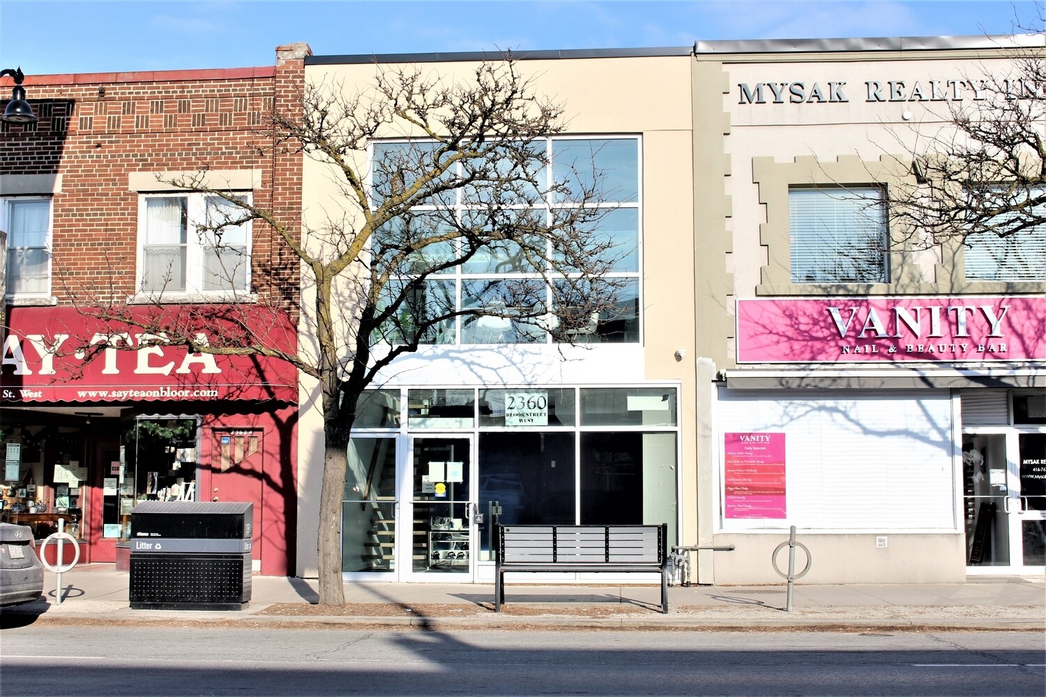 2360 Bloor St W, Toronto, ON à louer Photo de l’immeuble– Image 1 sur 13