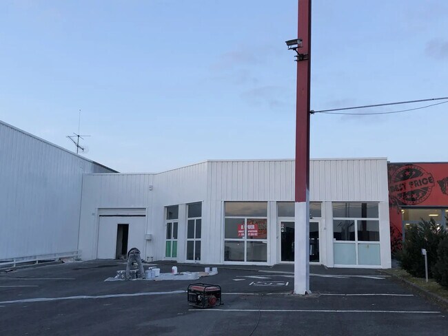 Plus de détails pour Rue De La Petite Vallée, Fayet - Local commercial à louer