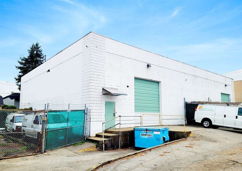 7224 Curragh Av, Burnaby, BC à vendre - Photo de l’immeuble – Image 2 sur 8