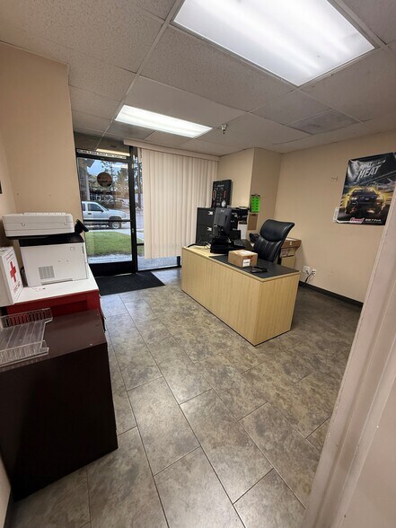9419 Abraham Way, Santee, CA à louer - Photo de l’immeuble – Image 2 sur 5