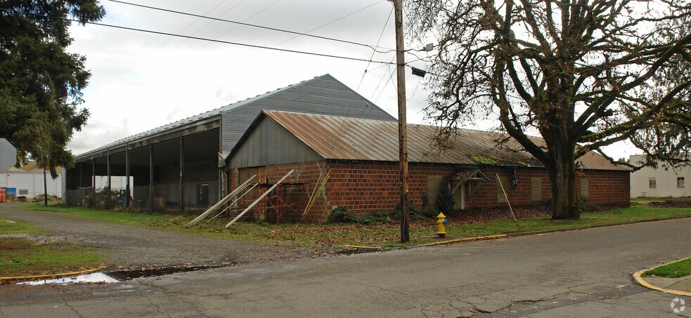118 Brown St, Silverton, OR à vendre - Photo de l’immeuble – Image 2 sur 9