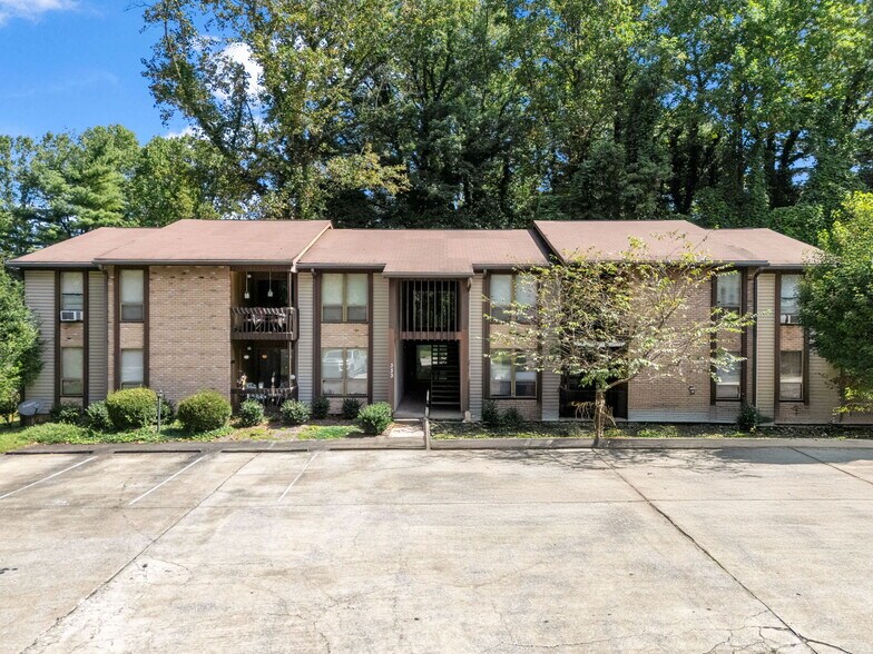 333 W Lake Ave, Hendersonville, NC à vendre - Photo de l’immeuble – Image 3 sur 8