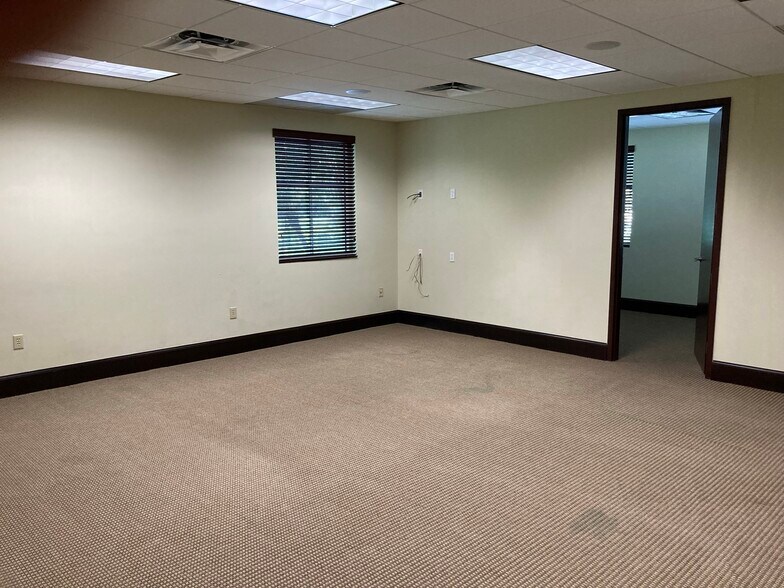 6115 Lyons Rd, Coconut Creek, FL à vendre - Photo intérieure – Image 3 sur 19