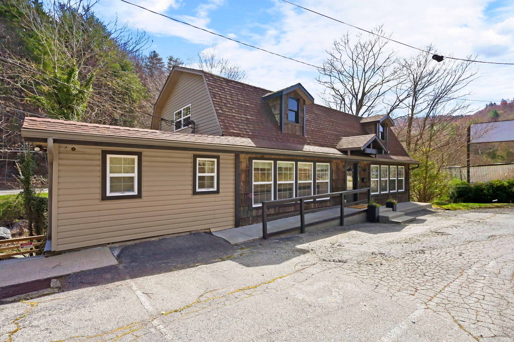 3453 S Hwy 321, Blowing Rock, NC à vendre Photo de l’immeuble– Image 1 sur 36