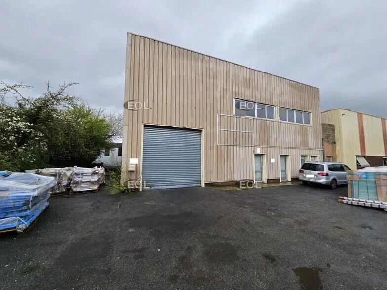 Local d'activités dans Crosne à vendre - Photo de l’immeuble – Image 1 sur 10