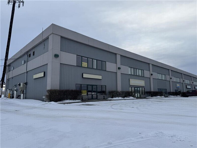 975 Van Horn Rd, Fairbanks, AK à louer - Photo de l’immeuble – Image 1 sur 12
