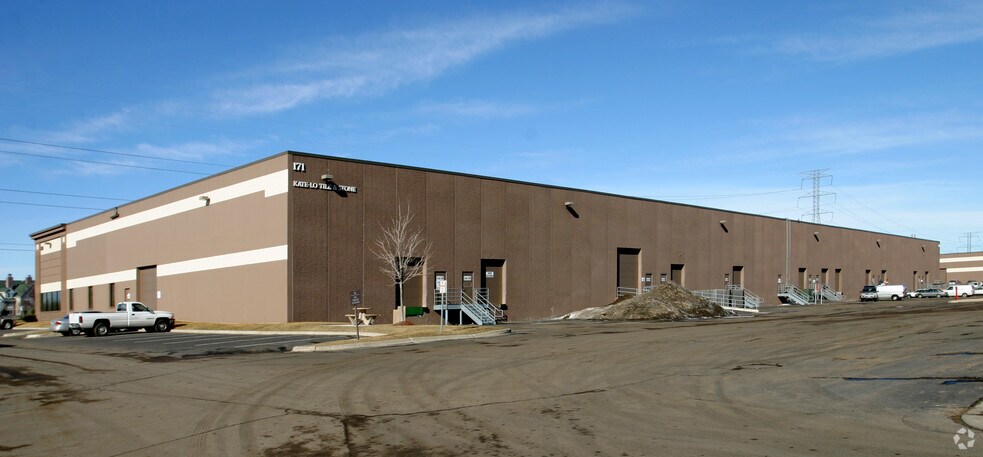 171 N Cheshire Ln, Plymouth, MN à louer - Photo de l’immeuble – Image 3 sur 7