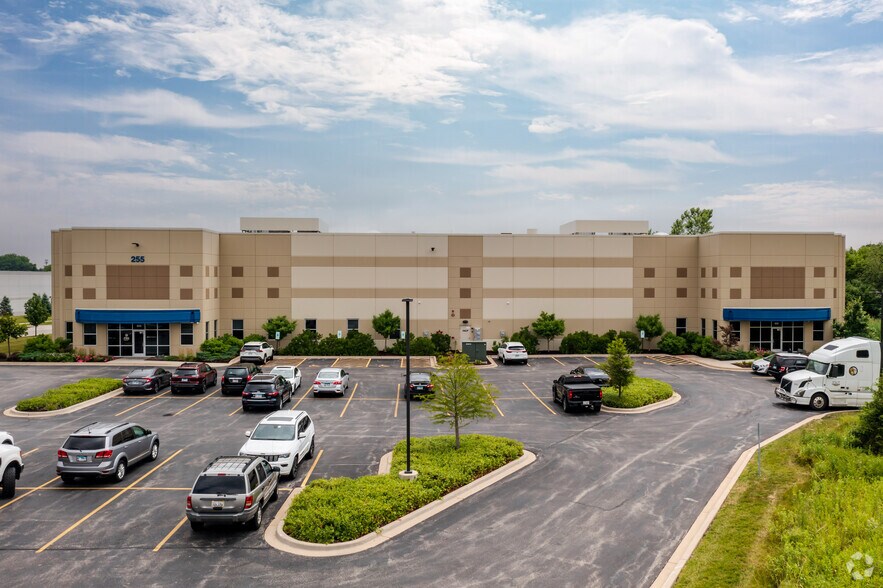 255 Madsen Dr, Bloomingdale, IL à louer - Photo de l’immeuble – Image 2 sur 8