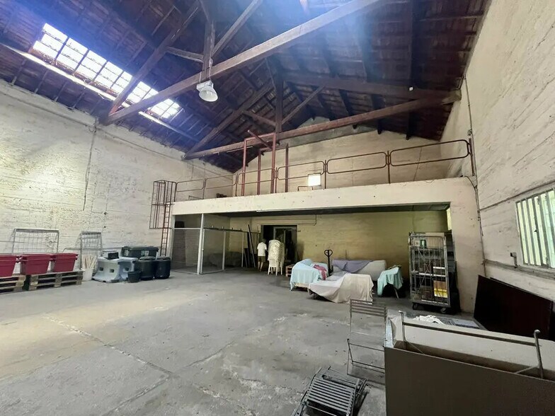 Local d’activités dans Carpentras à louer - Photo de l’immeuble – Image 2 sur 12