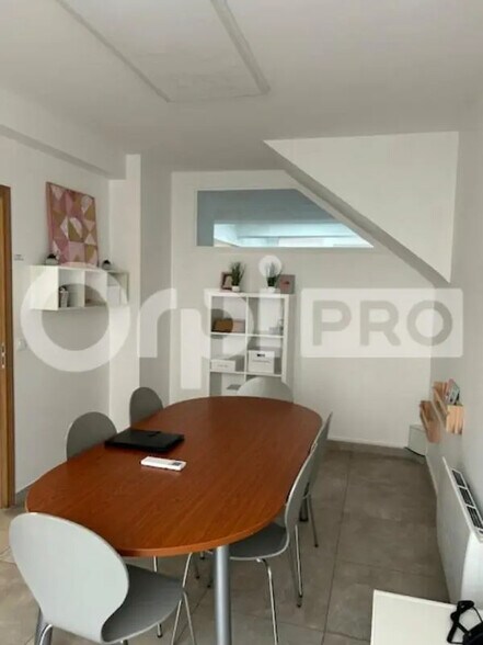 Local commercial dans Mareuil-lès-Meaux à louer - Photo de l’immeuble – Image 3 sur 3