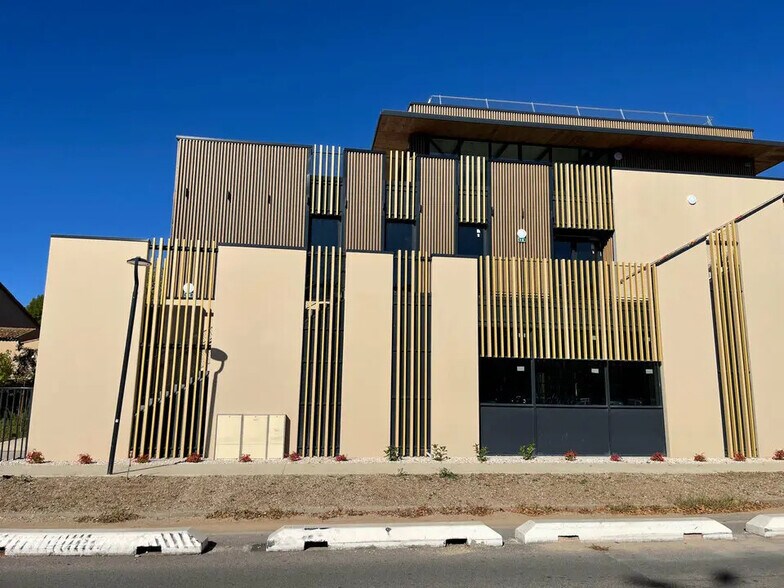 Local commercial dans Aubagne à louer - Photo de l’immeuble – Image 3 sur 19