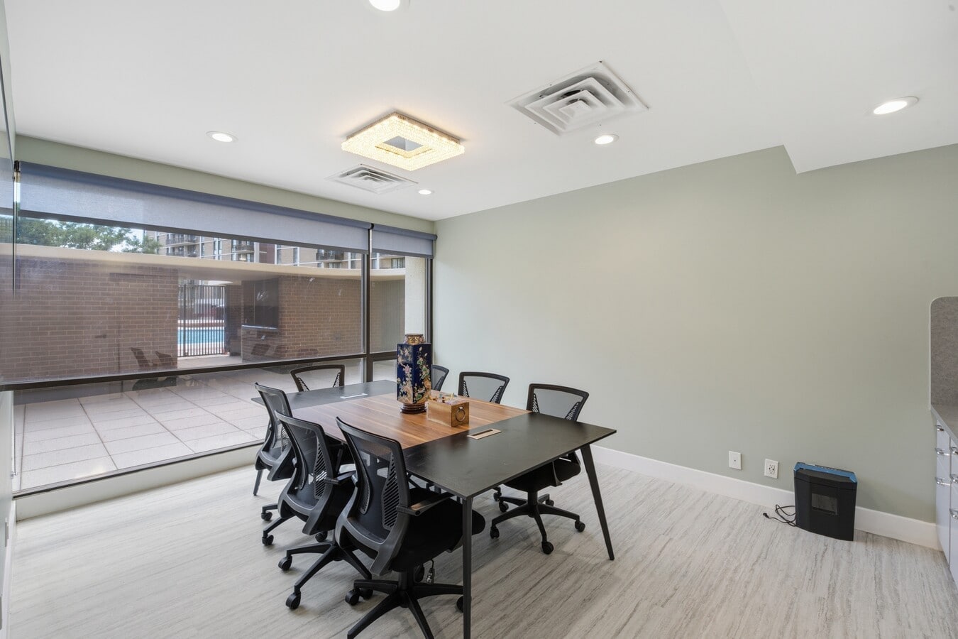 6800 Fleetwood Rd, McLean, VA 22101 - Lot 102 - - Photo intérieure - Image 1 of 14