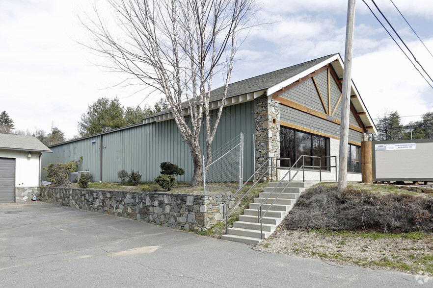 2130 US Highway 70, Swannanoa, NC à louer - Photo principale – Image 1 sur 4