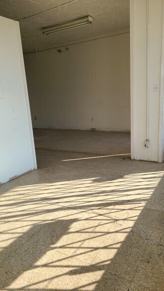 1005 Cecil Ave, Delano, CA à louer - Photo intérieure – Image 3 sur 4
