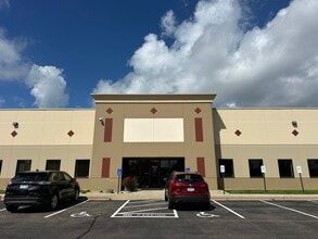 7920-8030 Century Blvd, Chanhassen, MN à louer Photo de l’immeuble– Image 2 sur 2