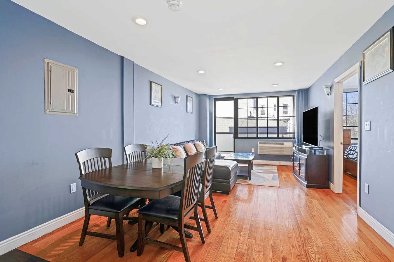 311 St Nicholas Ave, Ridgewood, NY 11385 - Lot 3H -  - Photo intérieure - Image 2 of 16