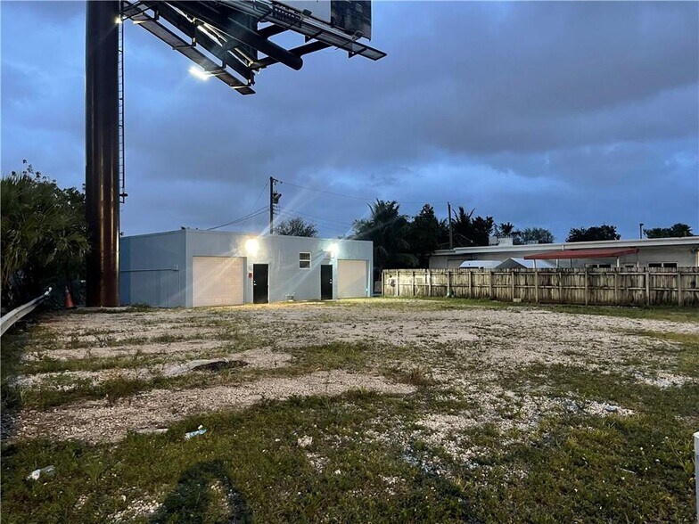 665 W Prospect Rd, Oakland Park, FL à louer - Photo principale – Image 1 sur 23
