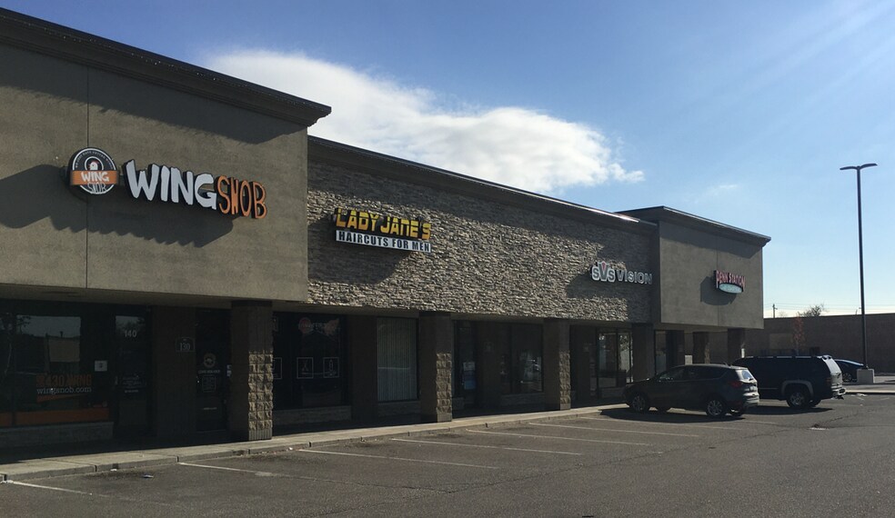 100-200 W Twelve Mile Rd, Madison Heights, MI à louer - Photo de l’immeuble – Image 2 sur 4
