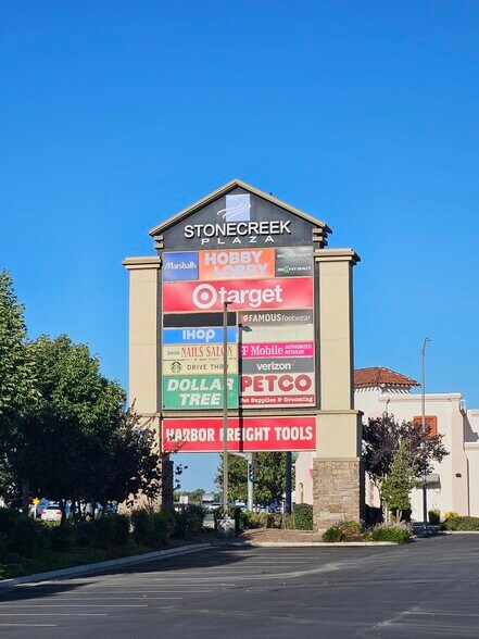 1349 W Pacheco Blvd, Los Banos, CA à vendre - Photo de l’immeuble – Image 2 sur 6