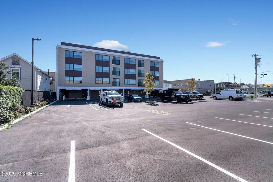 131 Brighton Ave, Long Branch, NJ à louer - Photo de l’immeuble – Image 2 sur 14
