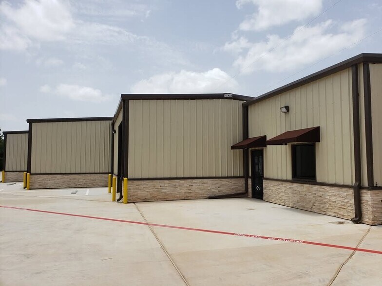 4213 N Frazier St, Conroe, TX à louer - Photo de l’immeuble – Image 2 sur 3