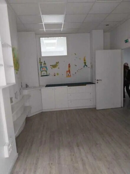 Immeuble residentiel dans Paris à vendre - Photo intérieure – Image 3 sur 3