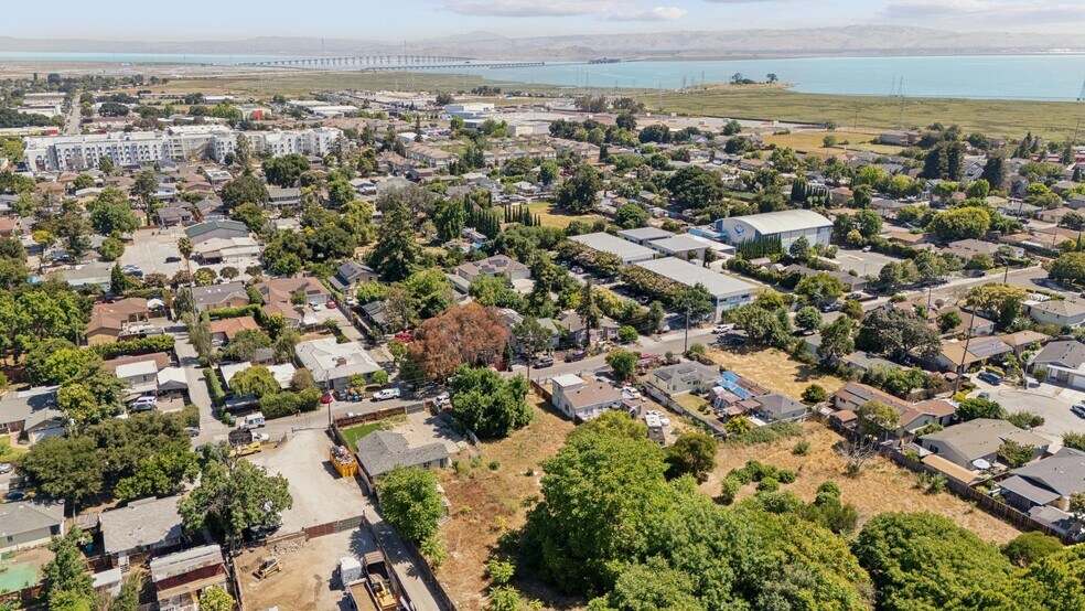 990 Garden St, East Palo Alto, CA à vendre - Photo de l’immeuble – Image 3 sur 6
