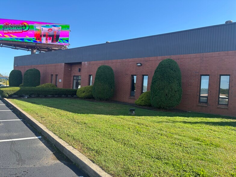 33 Plan Way, Warwick, RI à louer - Photo de l’immeuble – Image 1 sur 8