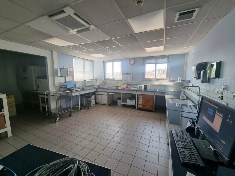 Bureau dans Roussillon à louer - Photo intérieure – Image 3 sur 11