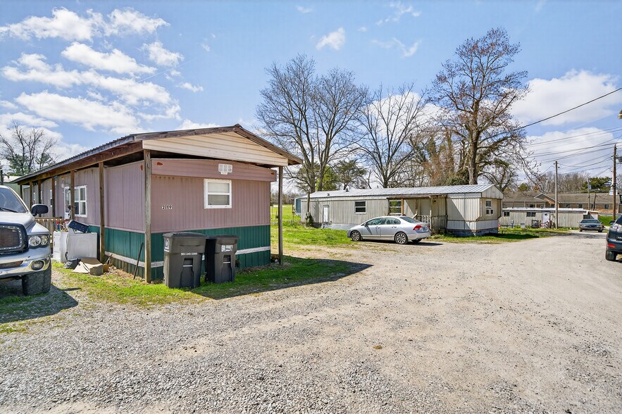 214 Woodlawn Ave E, Jamestown, TN à vendre - Photo de l’immeuble – Image 3 sur 21