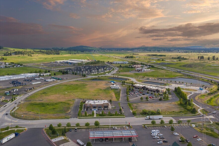 10511 W Aero Rd, Spokane, WA à louer - Photo de l’immeuble – Image 1 sur 15
