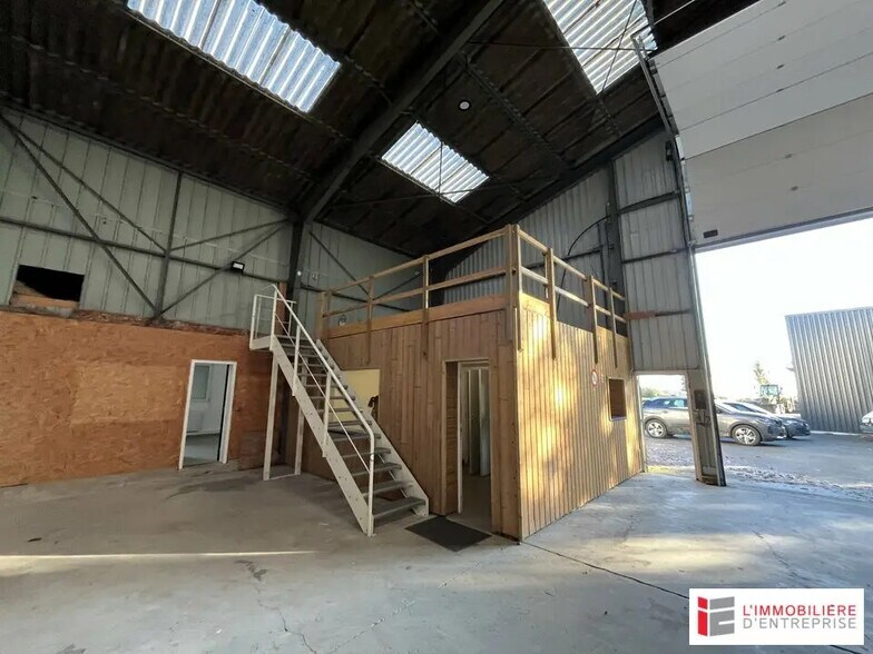 Local d’activités dans Saint-Guinoux à louer - Photo intérieure – Image 2 sur 2