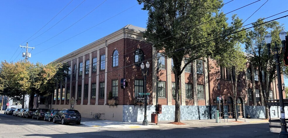 615 SE Alder St, Portland, OR à vendre - Photo de l’immeuble – Image 3 sur 24