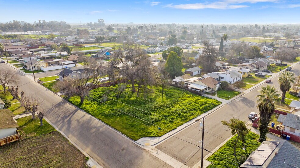 109 Hamlet St, Lemoore, CA à vendre - Photo de l’immeuble – Image 1 sur 10
