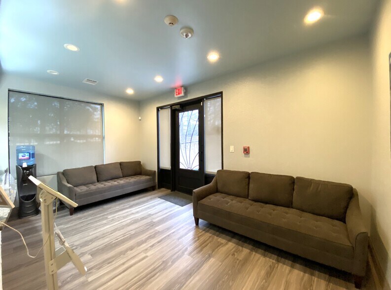 788 S Watters Rd, Allen, TX à louer - Photo de l’immeuble – Image 3 sur 15