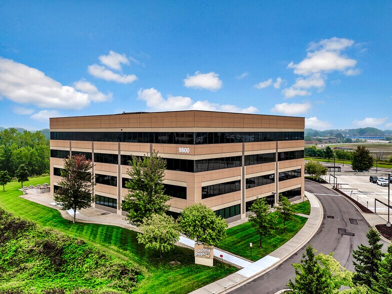 9800 N 59th Ave, Plymouth, MN à louer - Photo de l’immeuble – Image 2 sur 6