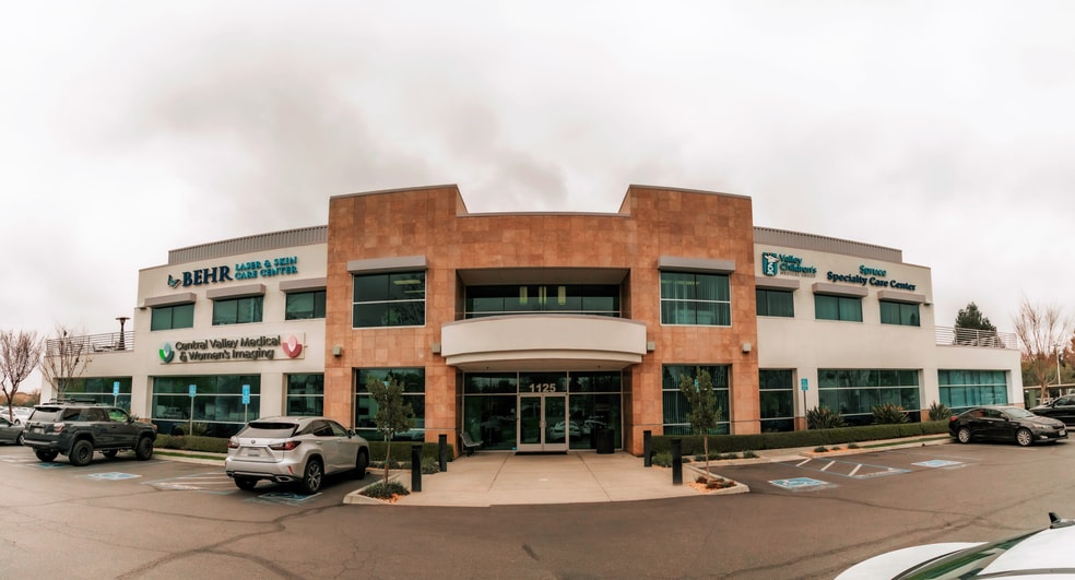 1125 E Spruce Ave, Fresno, CA à louer - Photo principale – Image 1 sur 7